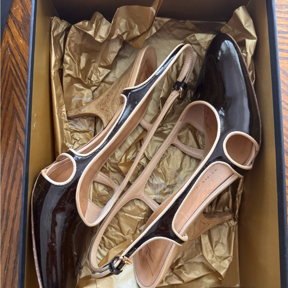 Giuseppe Zanotti Black and Tan Heels with Elegant Design